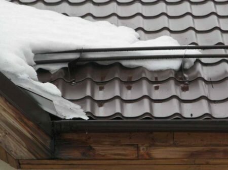 Покрытие крыши металлочерепицей